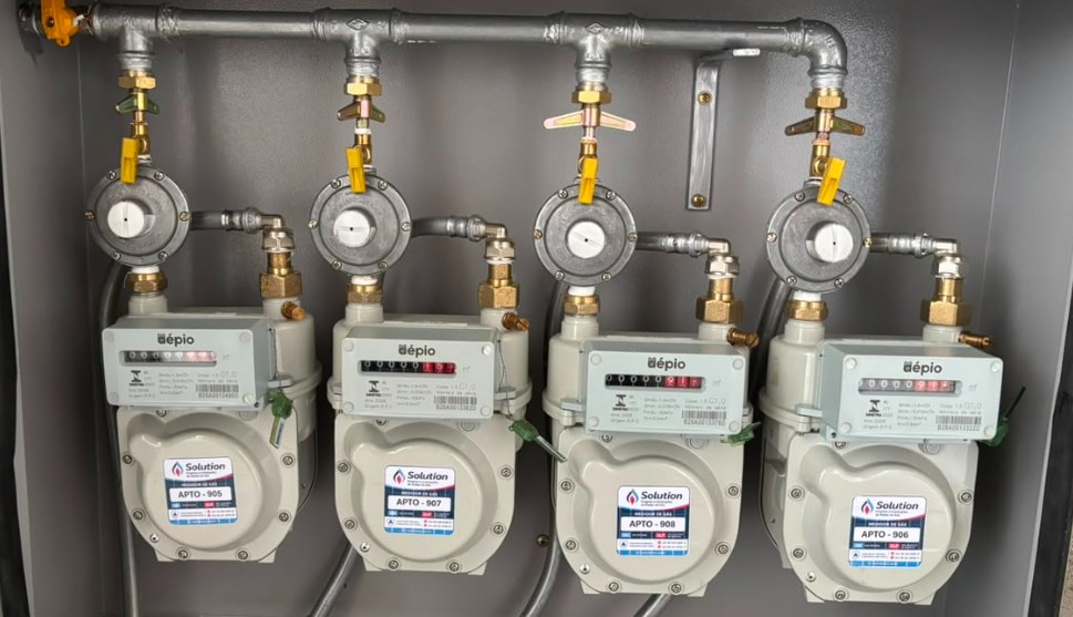Medidores de gás individuais instalados em abrigo pela Solution